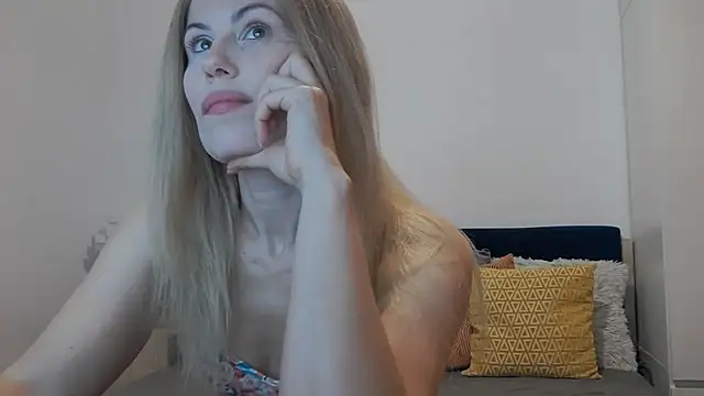 Snapshot of Lika_Soul chatting on May 6, 4:45 pm Lika Soul online show from May 6, 4:45 pm