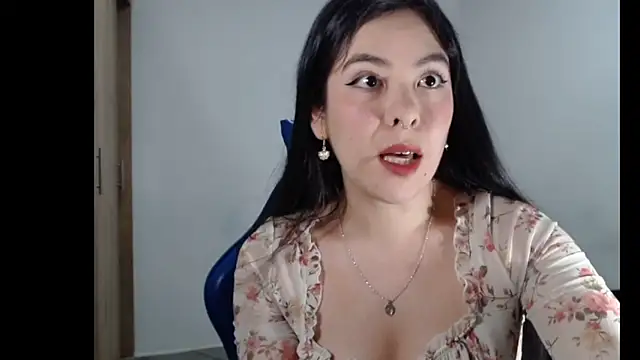 Snapshot of EloiseJun chatting on March 16, 5:55 am EloiseJun online show from March 16, 5:55 am