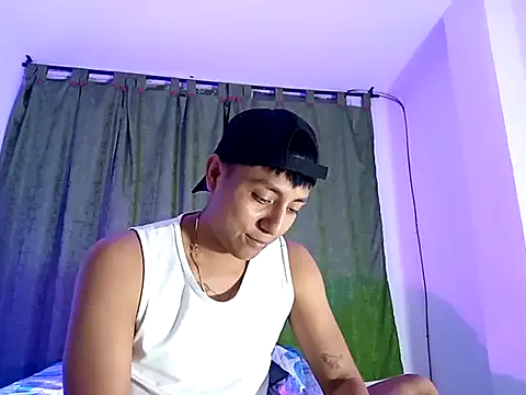 Snapshot of dereck14c chatting on January 12, 10:59 pm dereck14c online show from January 12, 10:59 pm