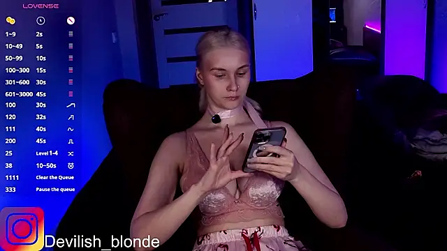 HitchcocianBlonde online show from March 10, 6:46 pm