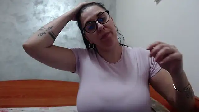 jollene online show from December 19, 2:35 pm