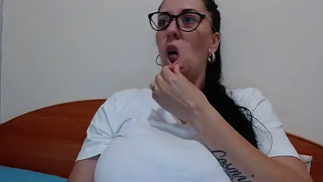 jollene online show from June 15, 12:07 pm