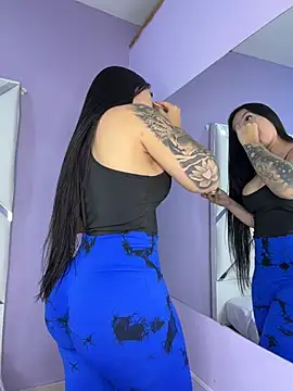 Snapshot of CrisMarulanda chatting on March 29, 8:20 pm CrisMarulanda online show from March 29, 8:20 pm