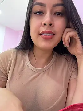 CrisMarulanda online show from May 6, 5:07 pm