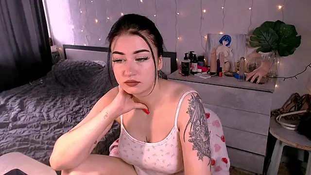 Katie Kiss online show from June 3, 7:44 am