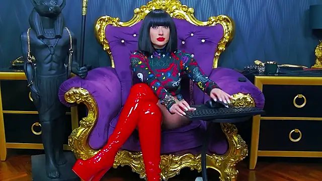 LaraMaeve online show from April 14, 4:51 am