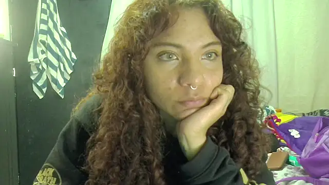 Snapshot of VioletV chatting on February 18, 1:01 am VioletV online show from February 18, 1:01 am