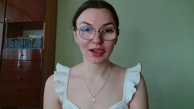 LooveELLYx online show from February 9, 7:56 am