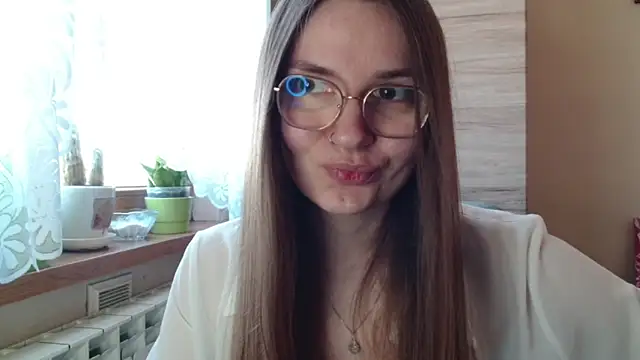 LooveELLYx online show from April 2, 6:33 am