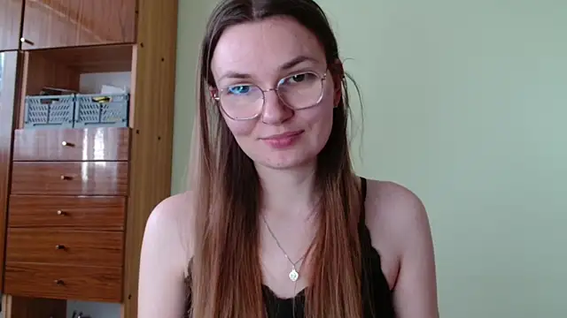 LooveELLYx online show from April 14, 1:39 pm