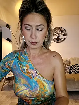 Snapshot of CelynaRoss chatting on September 30, 8:41 am CelynaRoss online show from September 30, 8:41 am