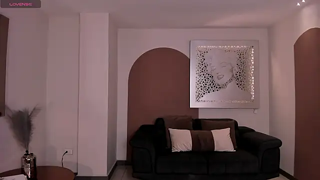 SarahYates online show from March 11, 4:07 am