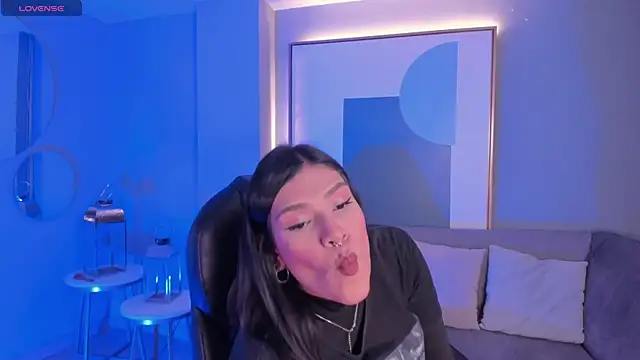 SarahYates online show from April 8, 4:23 am