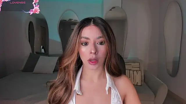 Snapshot of IsabellaMoreau chatting on June 15, 8:00 pm IsabellaMoreau online show from June 15, 8:00 pm