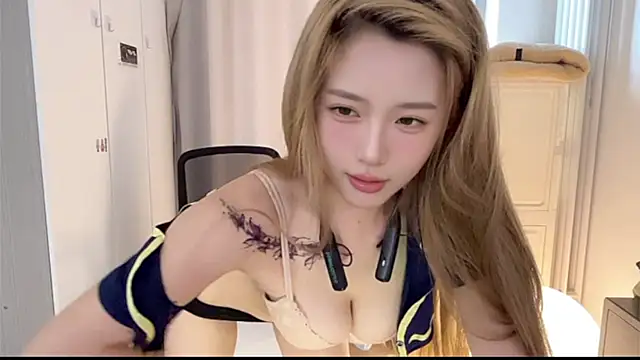 Snapshot of yiyi5588 chatting on July 7, 6:47 am yiyi5588 online show from July 7, 6:47 am