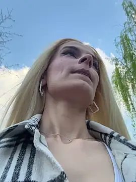 SelenaDaze online show from April 8, 4:23 am