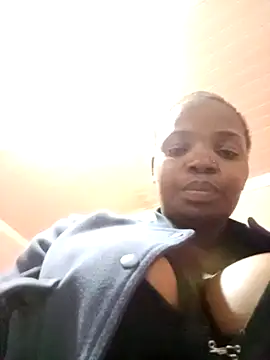 ShySexyBaddiexx online show from February 12, 2:17 am