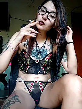 Snapshot of Darkw1tch chatting on November 2, 8:00 pm Darkw1tch online show from November 2, 8:00 pm