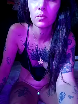 Snapshot of Darkw1tch chatting on February 18, 8:05 pm Darkw1tch online show from February 18, 8:05 pm