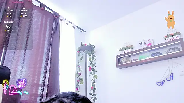 miaroberts69 online show from April 18, 9:48 pm