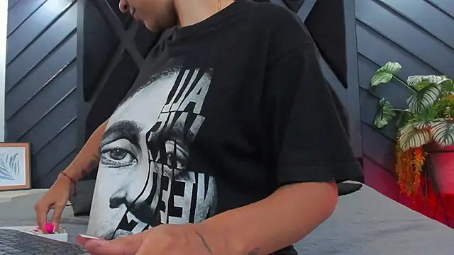 zoe martins  online show from October 6, 5:21 pm