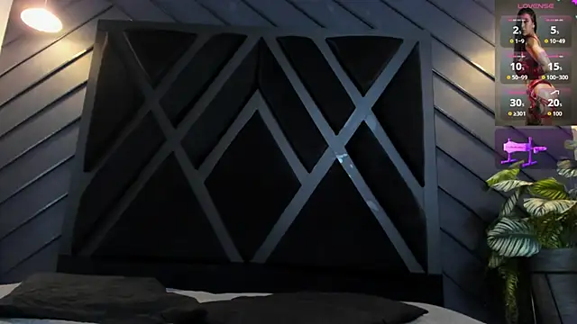 zoe martins  online show from October 21, 5:35 pm