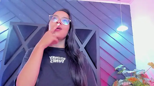 zoe martins  online show from February 17, 5:19 pm