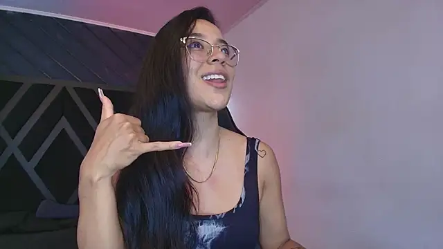 zoe martins  online show from April 9, 5:29 pm