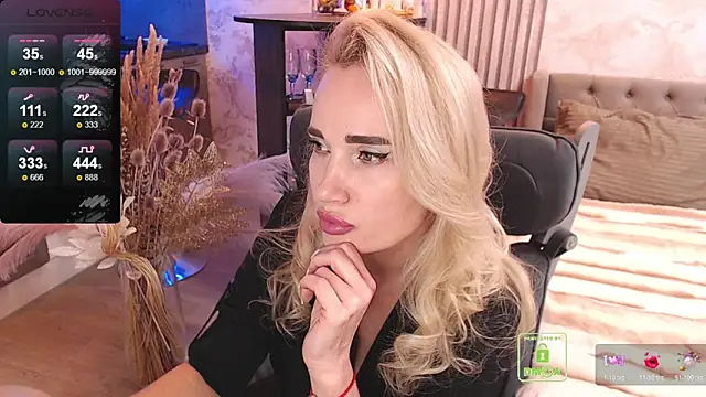 Snapshot of FreeBerryMILF chatting on February 7, 8:12 pm FreeBerryMILF online show from February 7, 8:12 pm