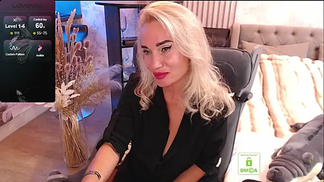 Snapshot of FreeBerryMILF chatting on April 4, 9:23 pm FreeBerryMILF online show from April 4, 9:23 pm