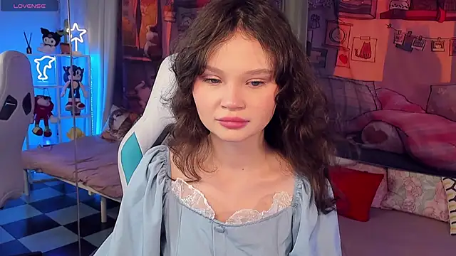 EmilyChaves online show from December 15, 6:17 am