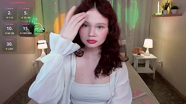 EmilyChaves online show from May 26, 7:37 am