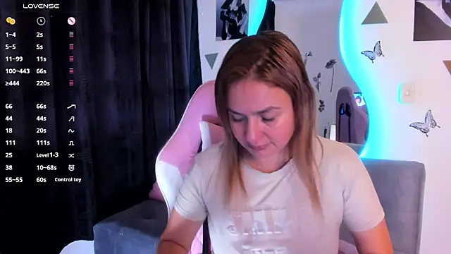 luciamature  online show from November 9, 7:01 pm