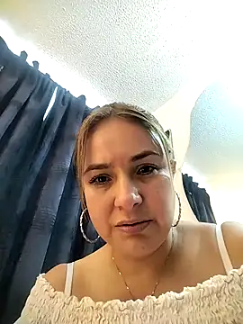 luciamature  online show from February 5, 9:41 pm