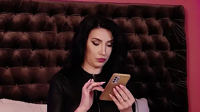 StephanyMillan online show from June 9, 5:19 am