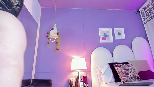 my aleja  online show from September 18, 1:46 pm