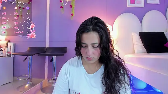 my aleja  online show from October 17, 1:35 pm