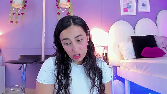 my aleja  online show from October 25, 1:07 pm