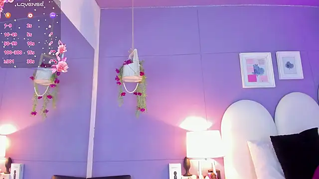 my aleja  online show from October 30, 12:39 pm