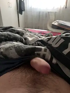 Snapshot of FrequentFew chatting on March 8, 5:00 am FrequentFew online show from March 8, 5:00 am