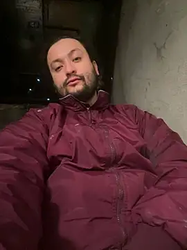 Snapshot of You-father chatting on February 19, 1:40 pm You-father online show from February 19, 1:40 pm