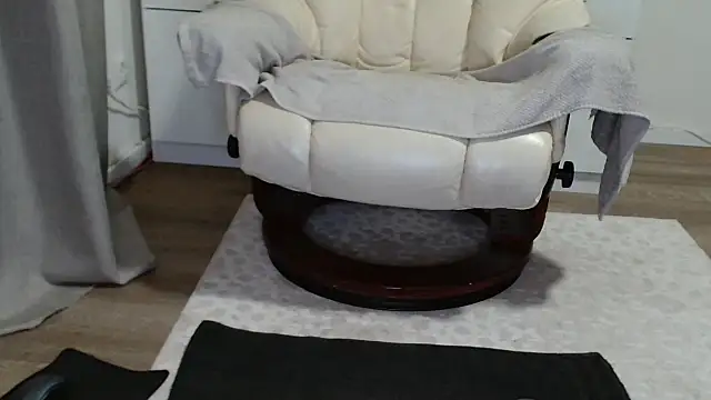 Milo9210 online show from April 16, 9:39 pm