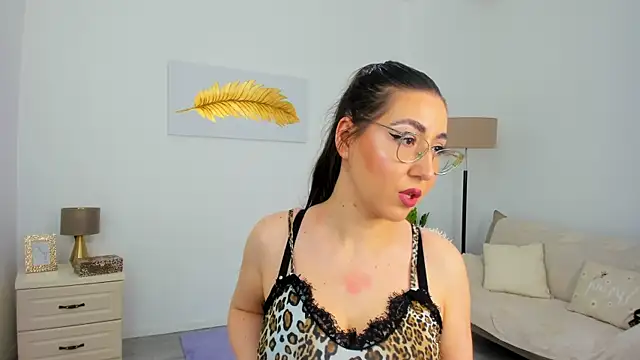 Kylie Kathy online show from June 2, 8:22 pm