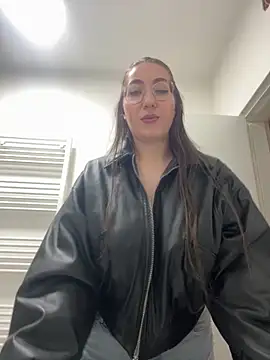 Snapshot of Kylie_Kathy chatting on June 8, 1:39 am Kylie Kathy online show from June 8, 1:39 am