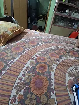 cutecouple1983 online show from June 21, 7:27 pm
