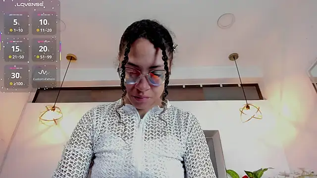 Hanna Cornee  online show from December 16, 1:38 pm