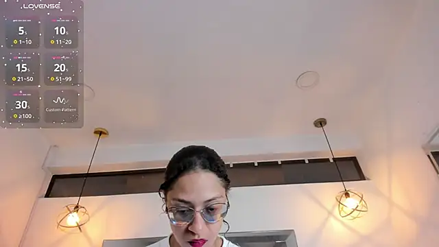 Hanna Cornee  online show from January 7, 1:35 pm