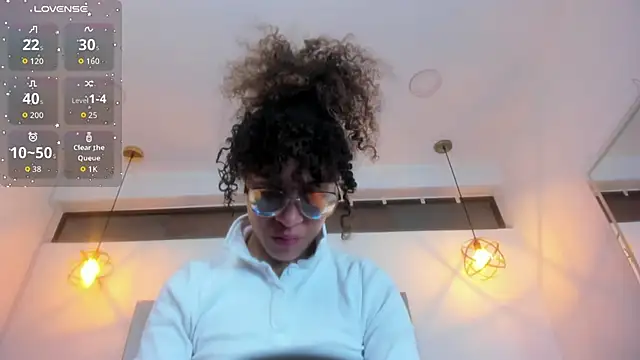 Hanna Cornee  online show from February 15, 1:31 pm