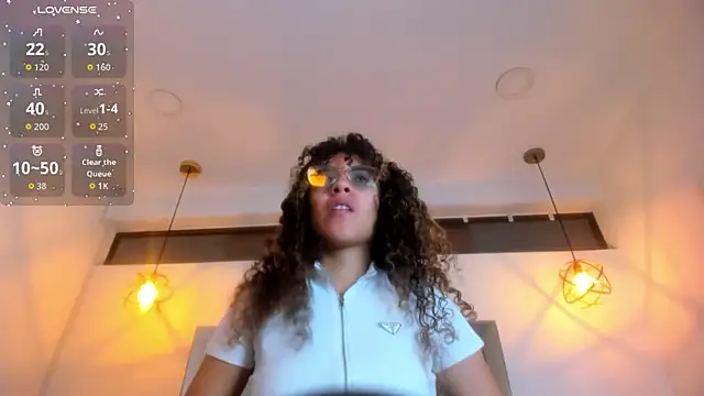 Hanna Cornee  online show from February 18, 1:40 pm