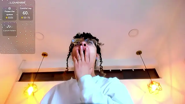 Hanna Cornee  online show from February 24, 12:03 pm